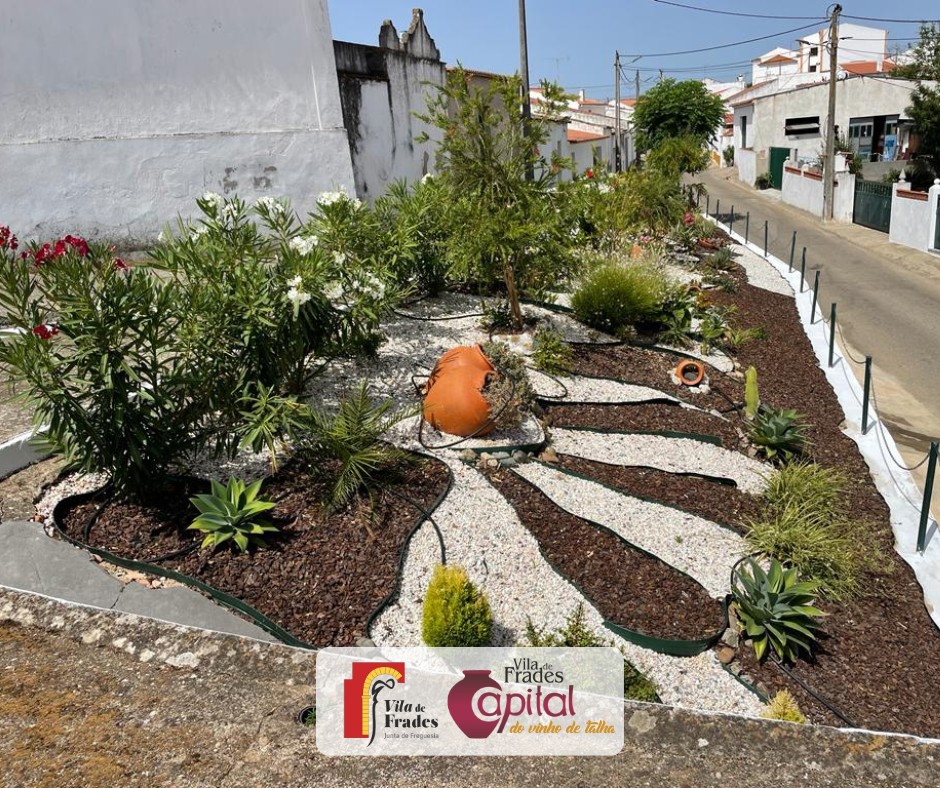 Manutenção dos Espaços Verdes na Rua Ramiro Correia