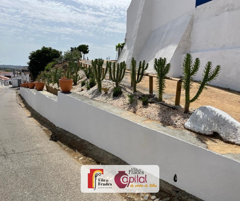 Manutenção dos Espaços Verdes na Rua Ramiro Correia