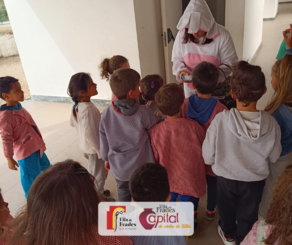 Entrega de Amêndoas na Escola Fialho de Almeida