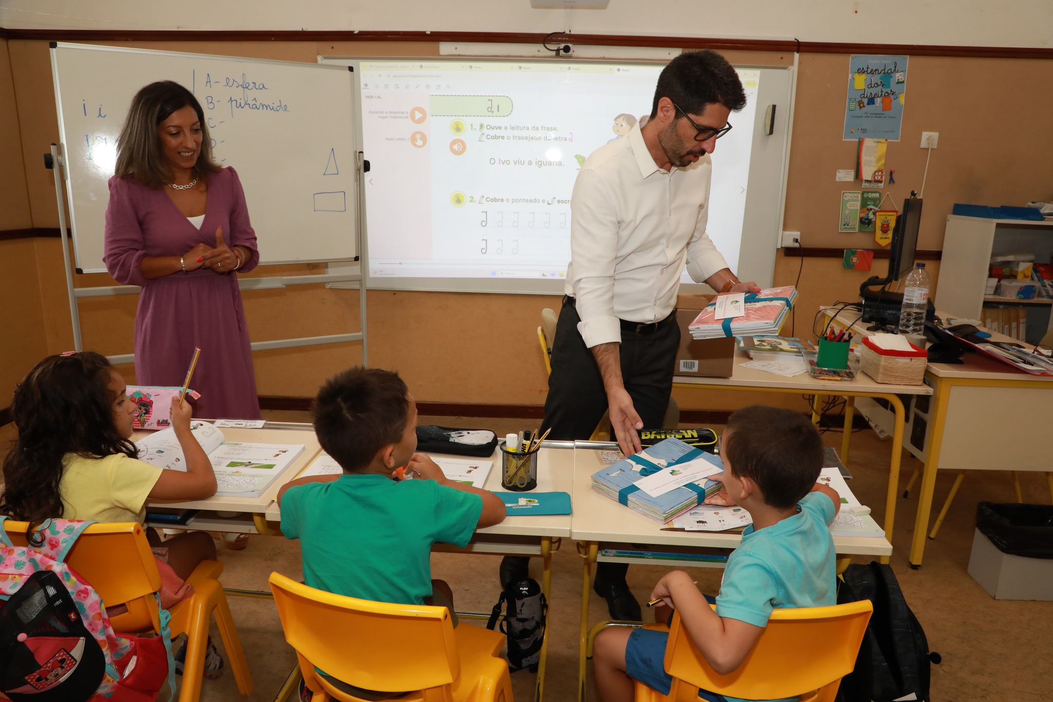 Entrega de Cadernos de Actividades