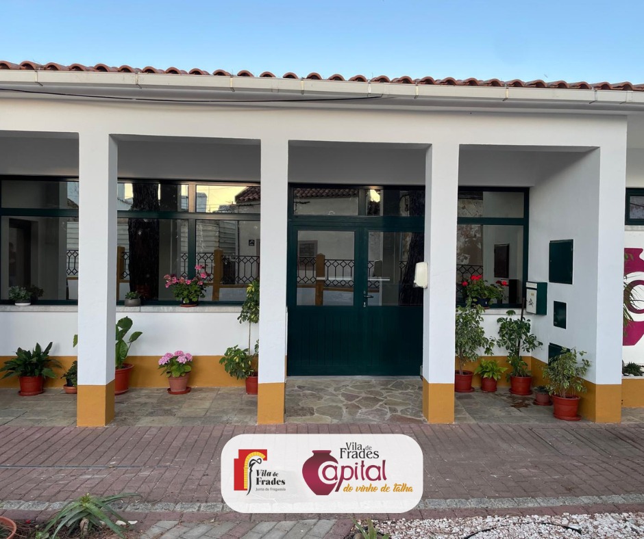 Junta de Freguesia de Vila de Frades com Espaço Renovado