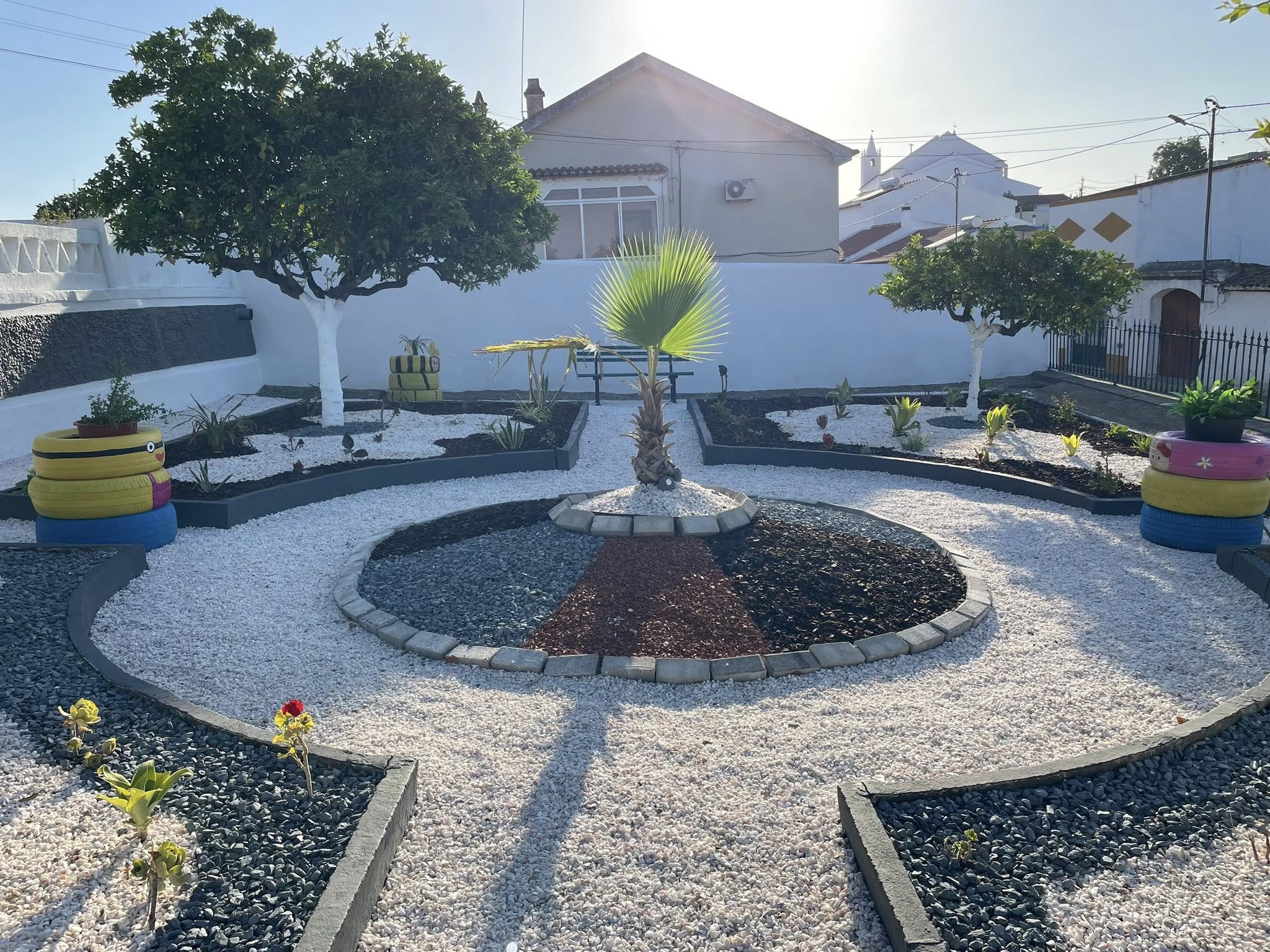 Requalificação dos Jardins da Escola Fialho de Almeida Requalificação dos Jardins da Escola Fialho de Almeida