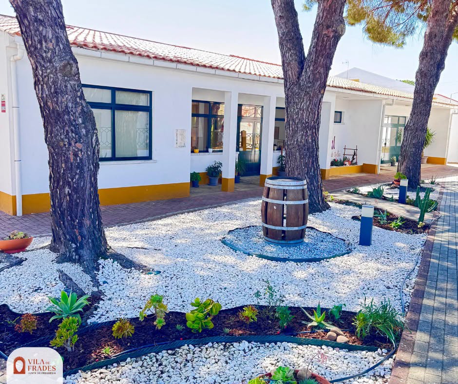 Manutenção do Espaço da Junta de Freguesia de Vila de Frades