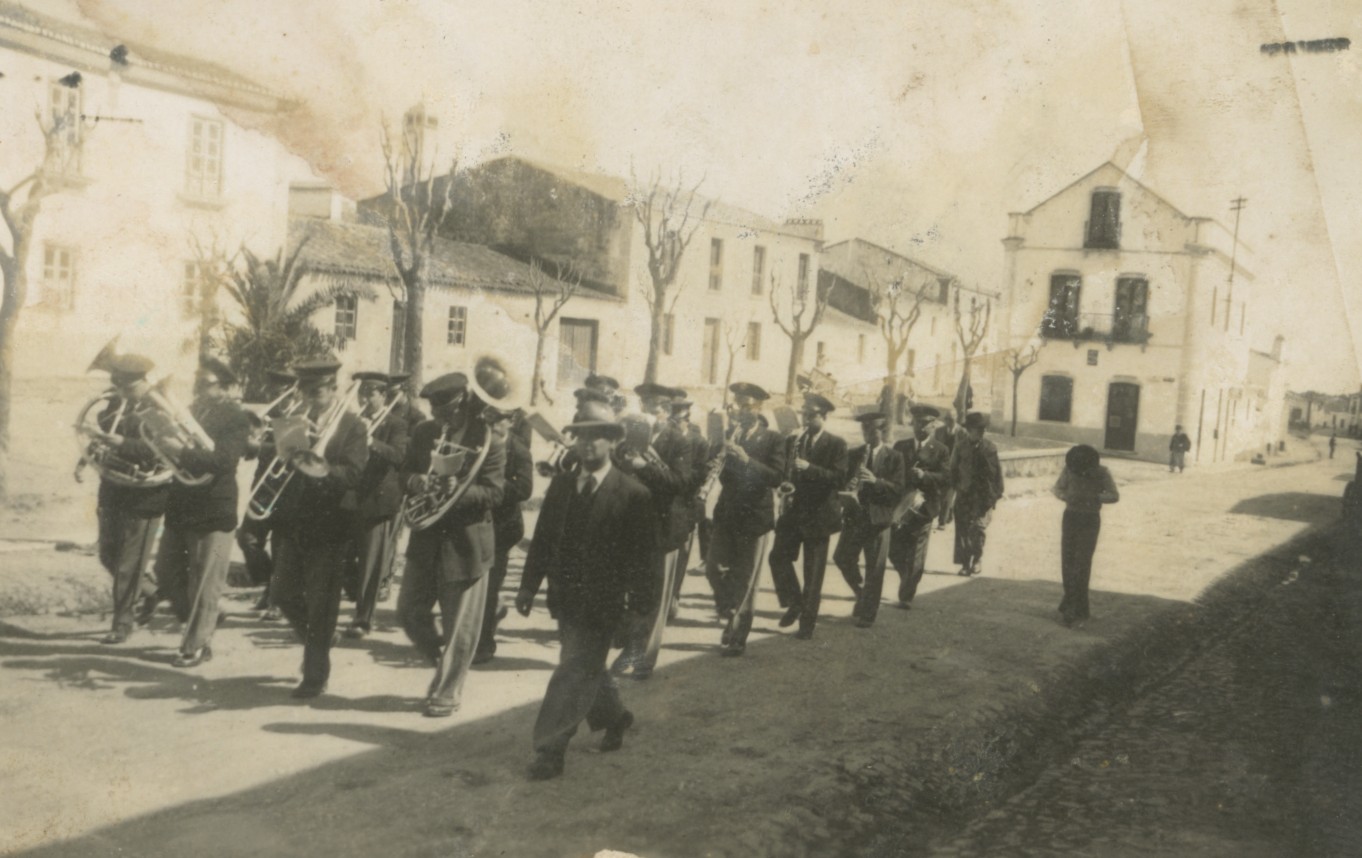 Levantamento para a Elaboração de Projeto para a Requalificação da Praça 25 de Abril