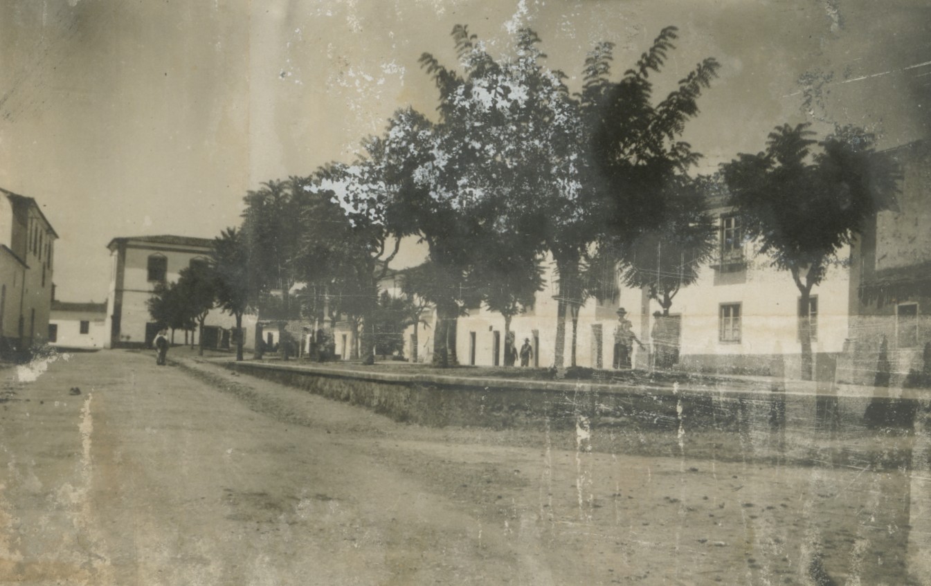 Levantamento para a Elaboração de Projeto para a Requalificação da Praça 25 de Abril