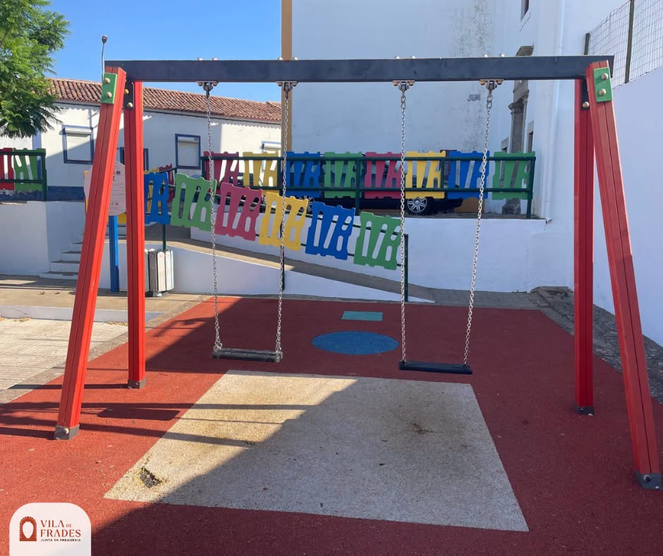 Manutenção do Jardim da Praça 25 de Abril e do Parque Infantil